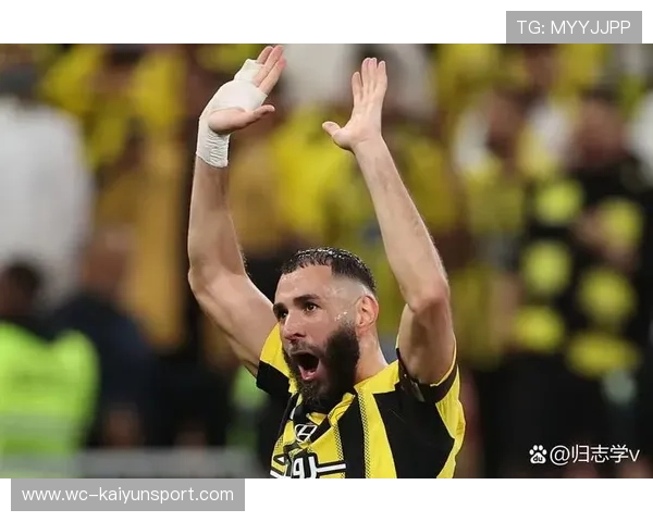 本泽马带领沙特新月迎来挑战，豪取首胜